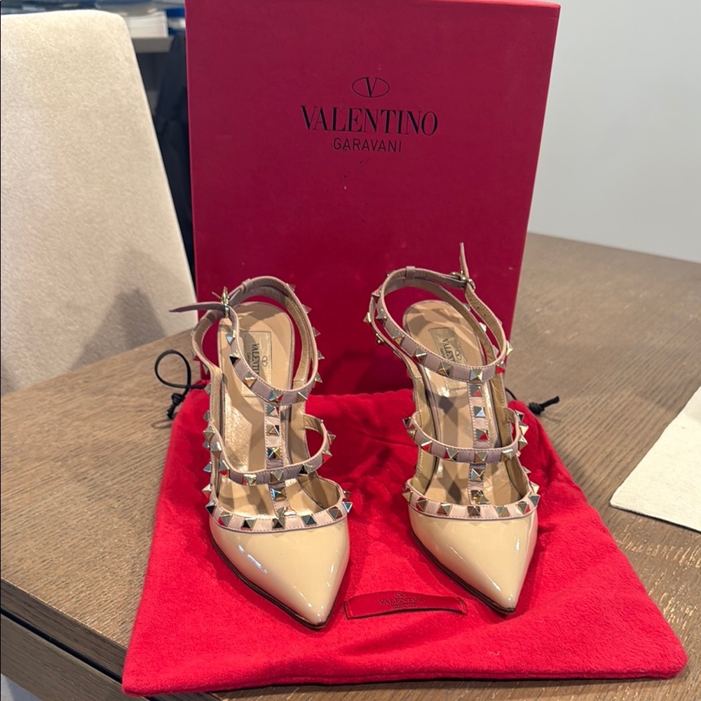 Valentino Garavani Cream Rockstud Heels